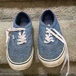Men’s vans lace up size 9.5. Lightly worn in like new condition
